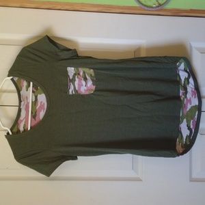 Army green tee with pink camo pocket